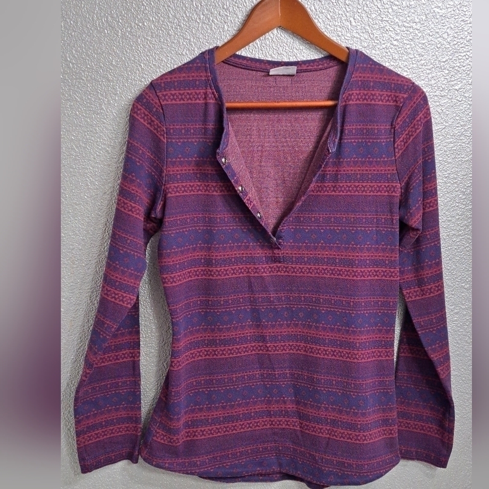 Columbia Women's Base Layer Shirt With Faux Snaps    Size L